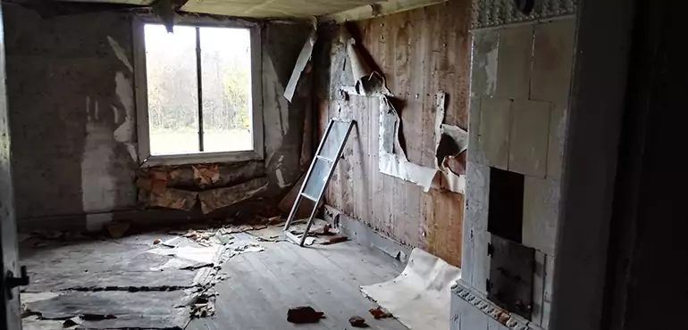 Why Selling a Distressed House Through Traditional Methods Fails in Baton Rouge